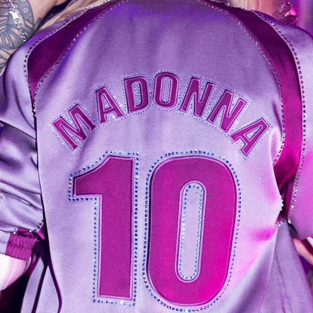 Madonna'nın Swarovski sahne görünümü